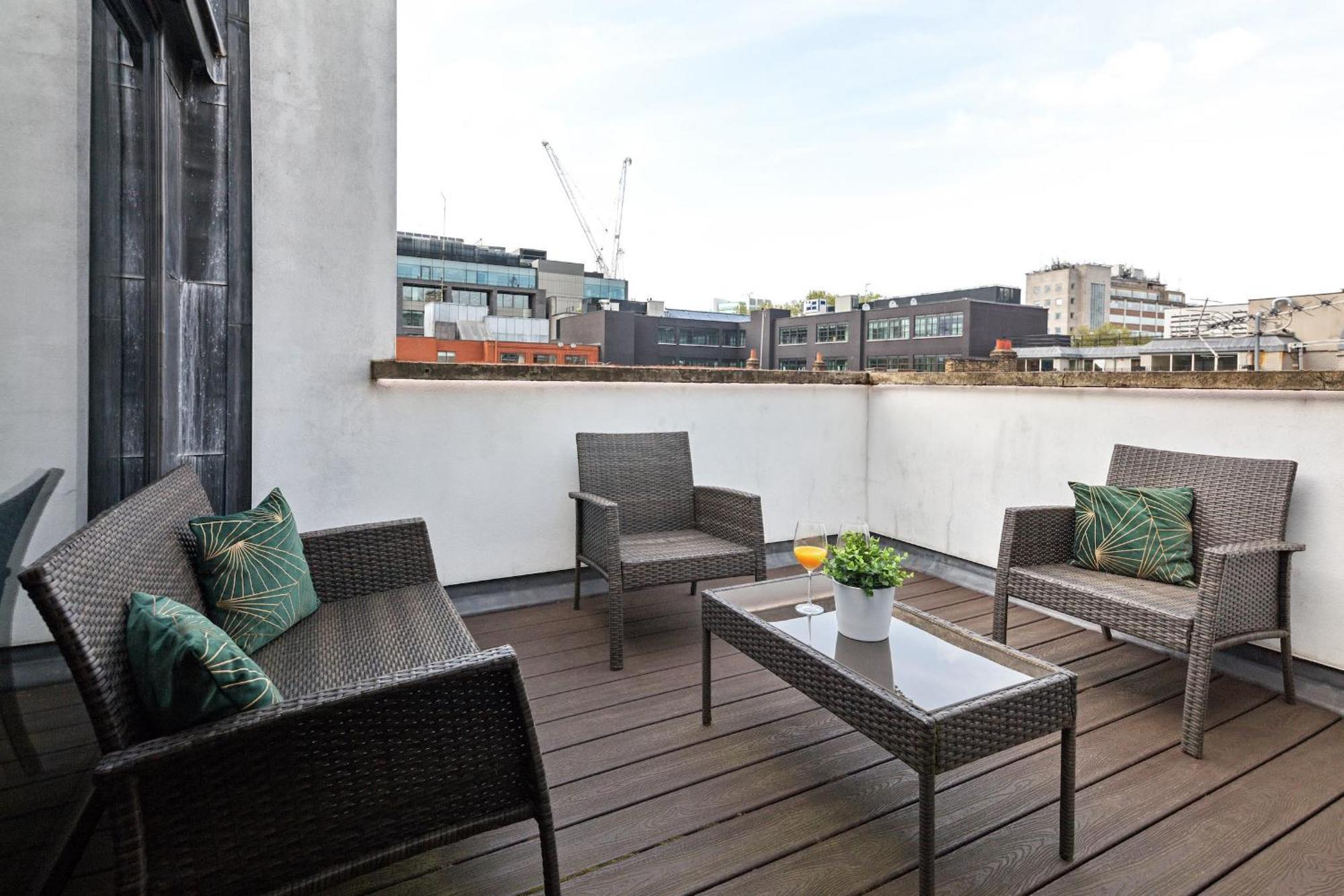 3Br Penthouse With Terrace - Cityapartmentstay Londra Exterior foto